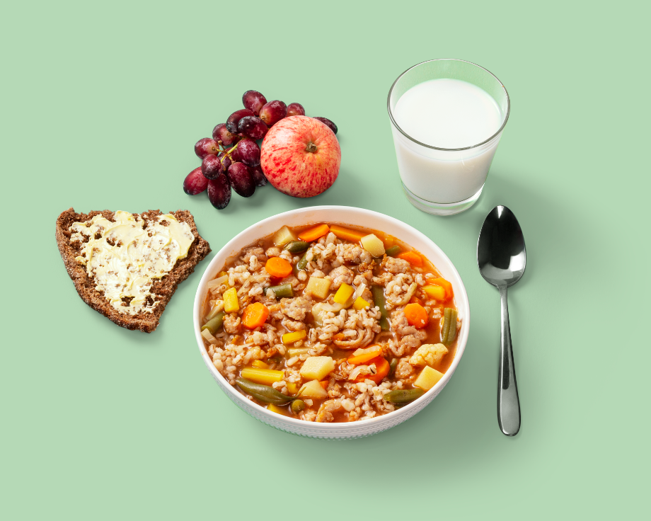 Lautasmallissa on p&auml;&auml;ruokana broileri-ohrakeitto. Lis&auml;ksi lautasmalli sis&auml;lt&auml;&auml; t&auml;ysjyv&auml;leiv&auml;n, jonka p&auml;&auml;ll&auml; on kasvirasvalevitett&auml;, lasin rasvatonta maitoa tai piim&auml;&auml; sek&auml; hedelm&auml;j&auml;lkiruoan.