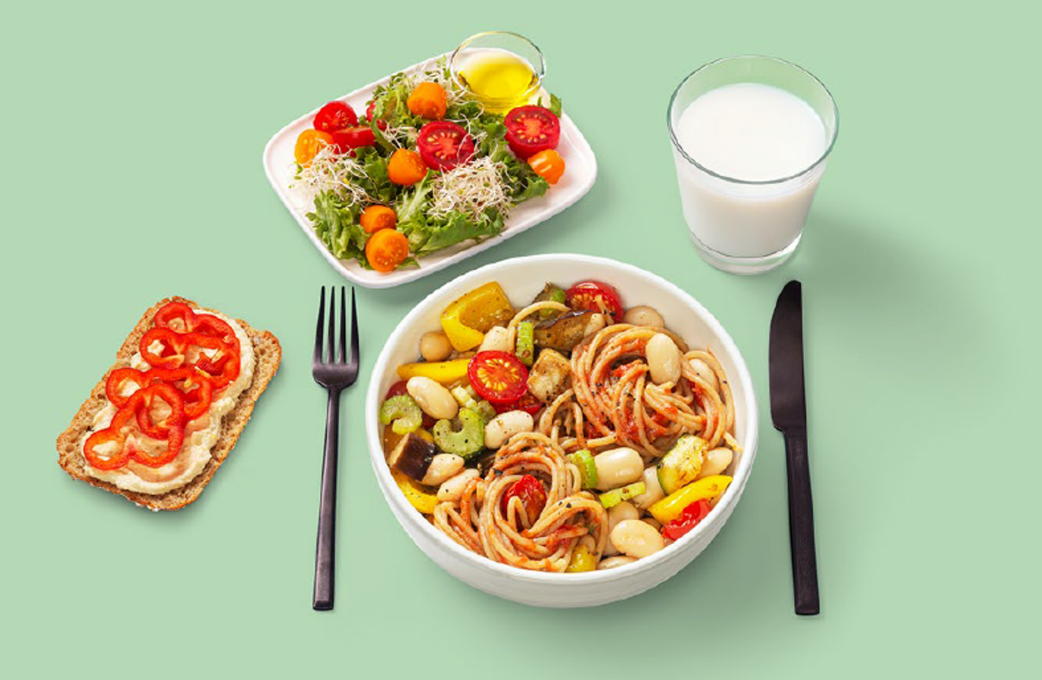 Lautasmallissa on p&auml;&auml;ruokana papucaponata. Lis&auml;ksi lautasmalli sis&auml;lt&auml;&auml; kasvisliusuukkeen, t&auml;ysjyv&auml;leiv&auml;n hummuslevitteell&auml;, marjaj&auml;lkiruoan ja lasin rasvatonta maitoa tai piim&auml;&auml;.